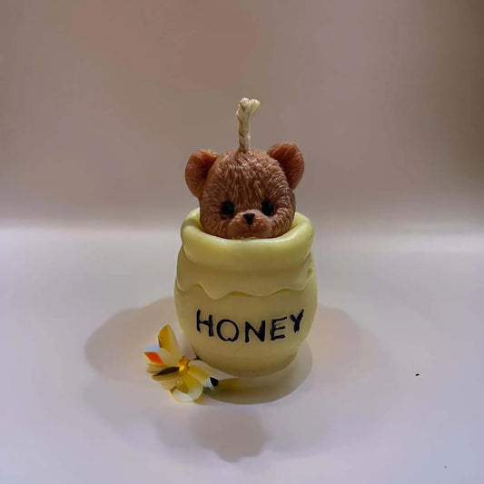 Lumânare Handmade Parfumată Ursuleț Miere – Ceară Naturală 80g