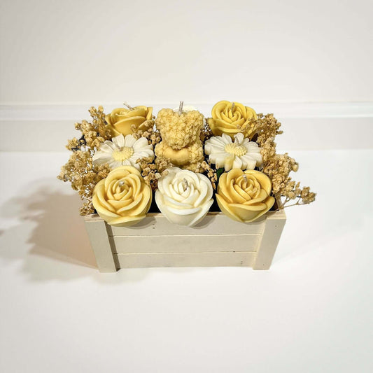 Lumânare Coșuleț Floral handmade – aroma fresh și design floral perfect pentru primăvară, de la Melted Moments