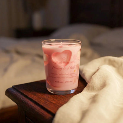 Lumânare parfumată handmade Heartbeat miere și lapte 190g Melted Moments