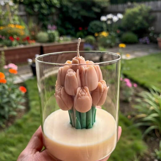 Lumânare Handmade Parfumată Lalele – Design Floral Elegant, 210g Ceară Naturală