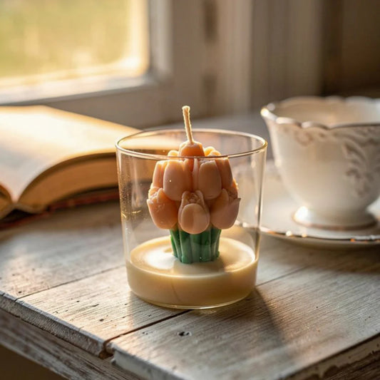 Lumânare Handmade Parfumată Lalele – Design Floral Elegant, 210g Ceară Naturală