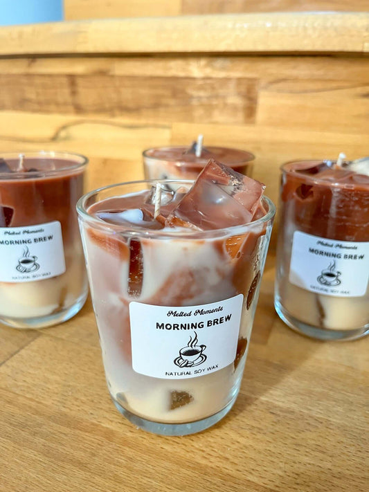 Lumânare Latte handmade parfumata – cadou elegant și aromatic pentru iubitorii de cafea, de la Melted Moments