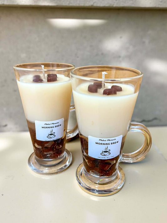 Lumânare handmade parfumată Cappuccino – cadou aromat și decorativ pentru iubitorii de cafea, de la Melted Moments România