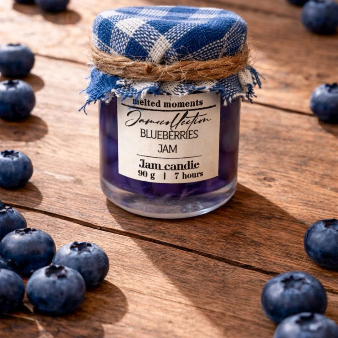 Lumânare Parfumată Handmade Gem de Afine în Borcan – Aromă Dulce-Fructată